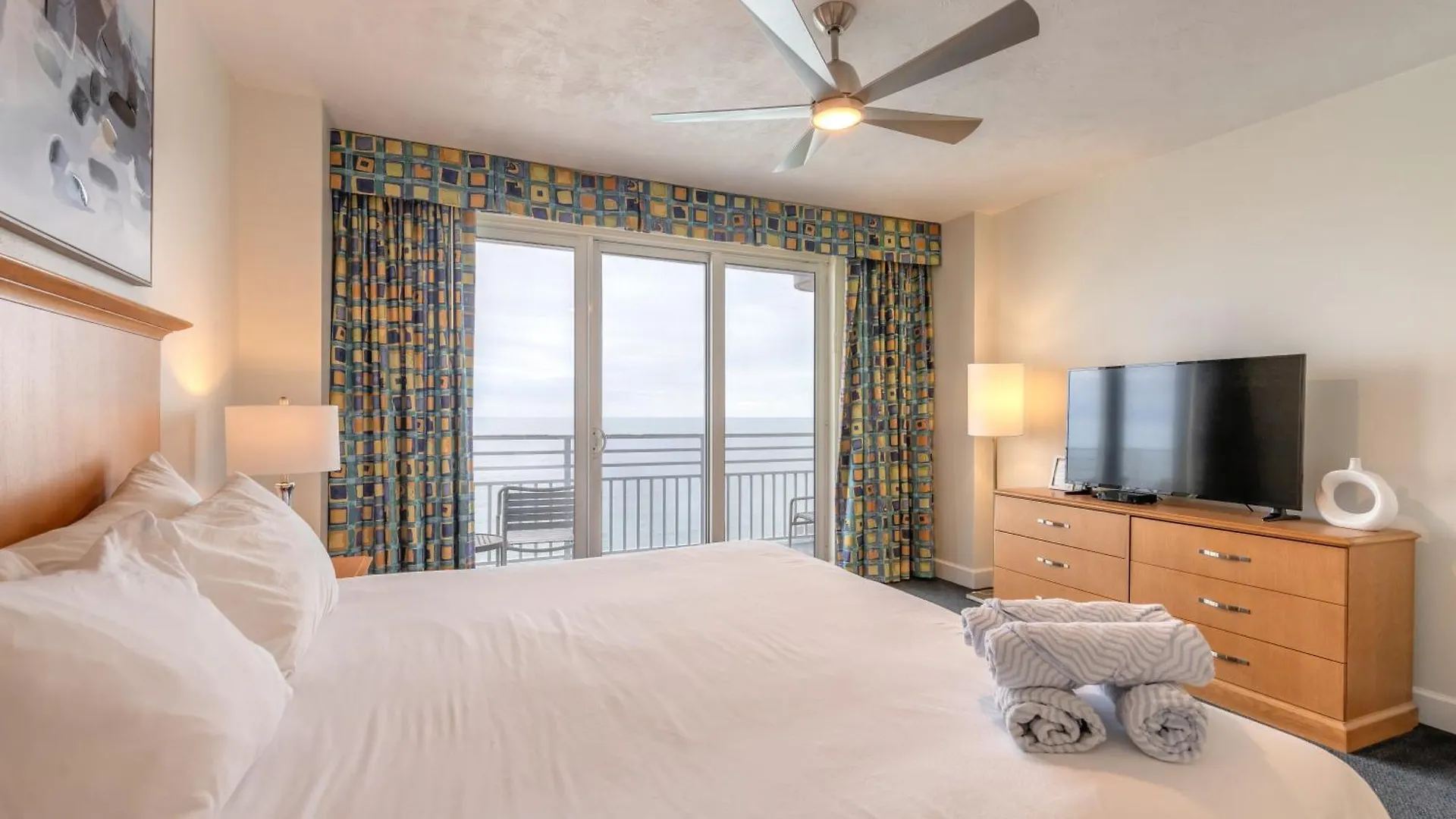 Beachfront Bliss At Ocean Walk Resort - Unit 1701 Daytona Beach 0*,  United States