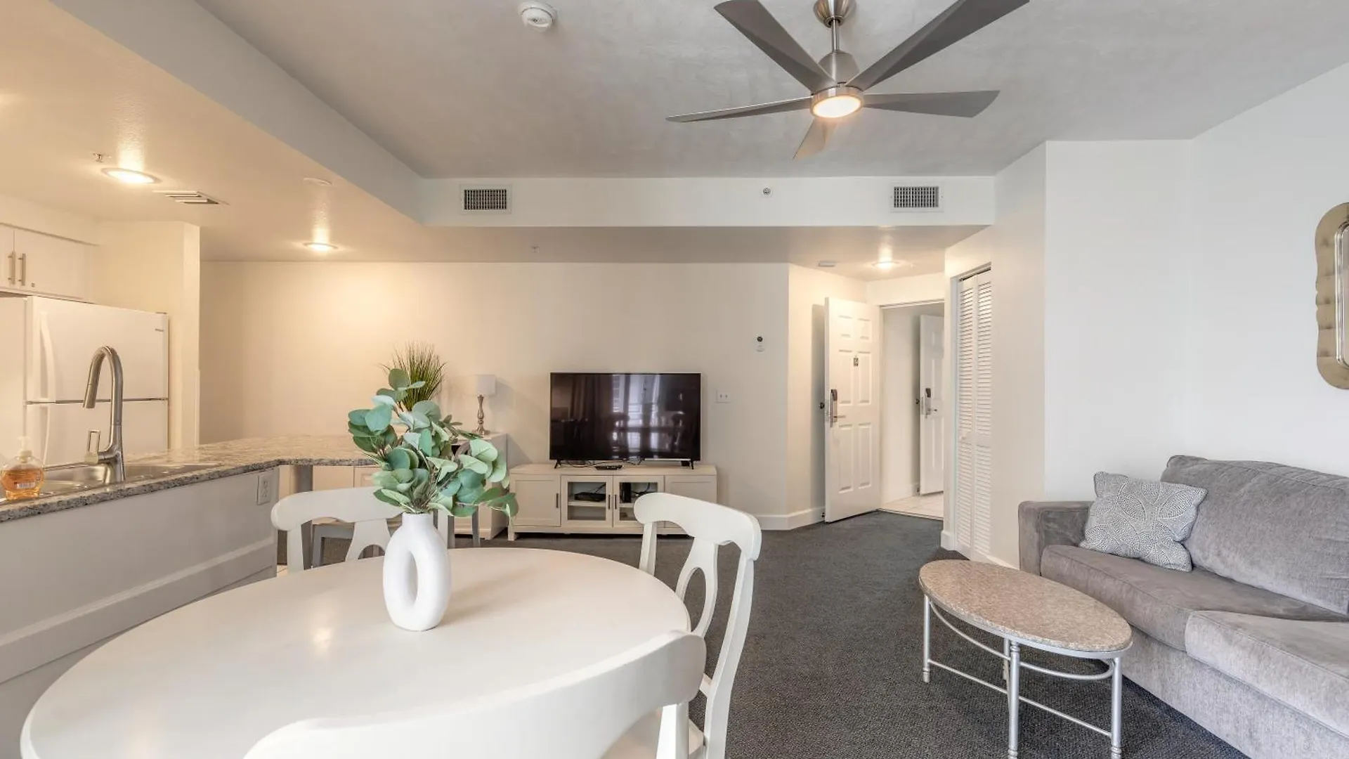 Aparthotel Beachfront Bliss At Ocean Walk Resort - Unit 1701 Daytona Beach United States